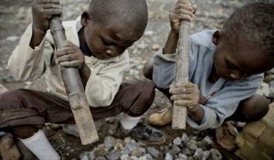 RICCHI MA POVERI – Il Congo nei nostri cellulari